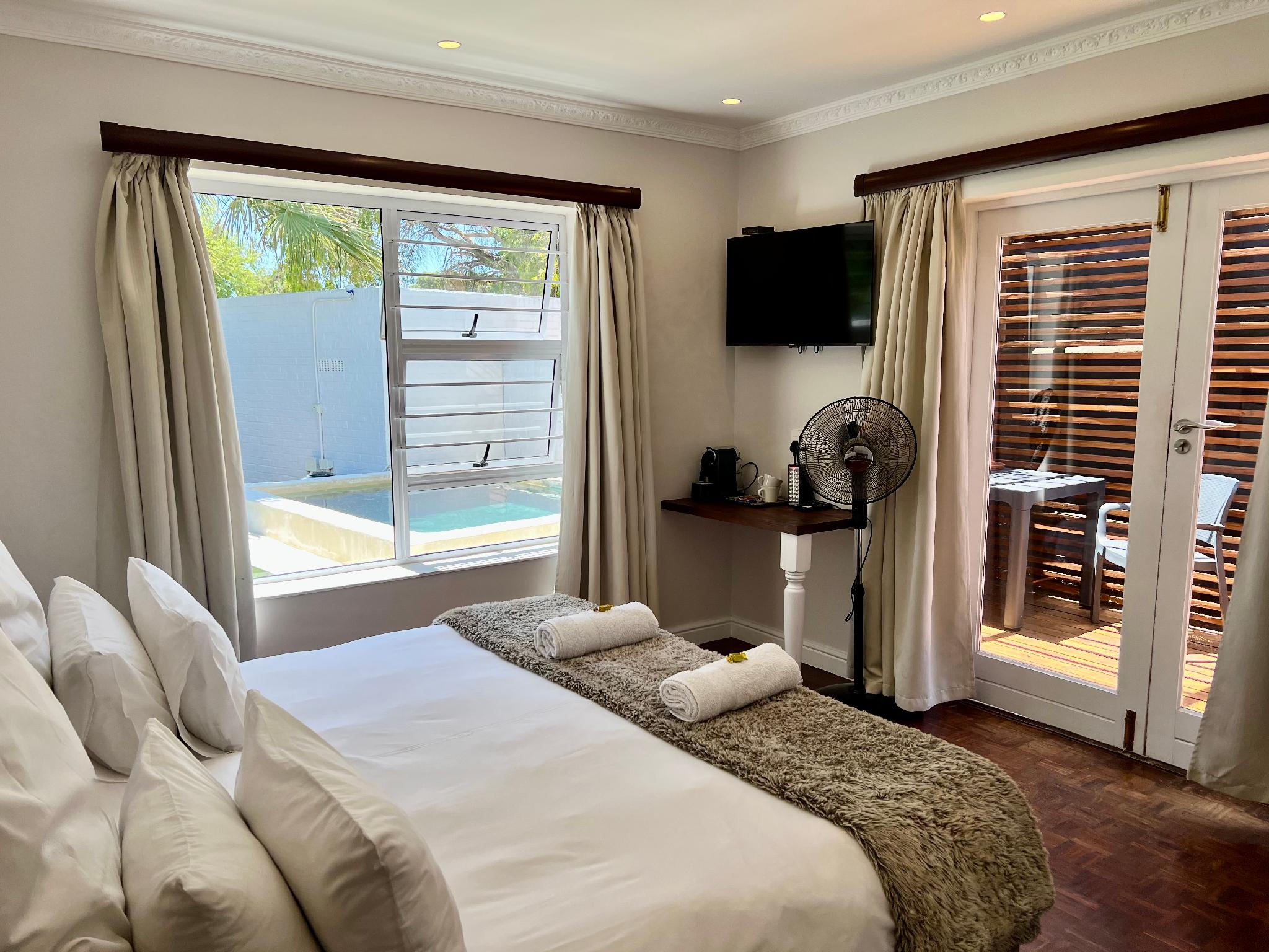 Room, King Bed, King and Twin Beds, Terrace