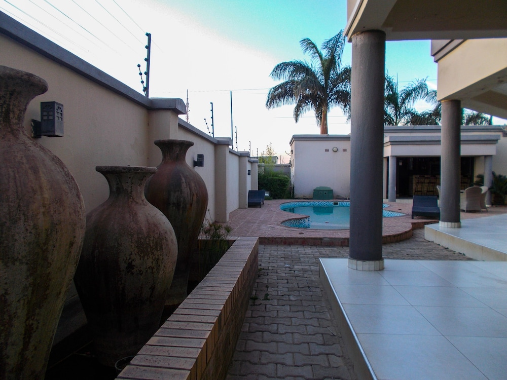 Four Pillars Lodge 22/25