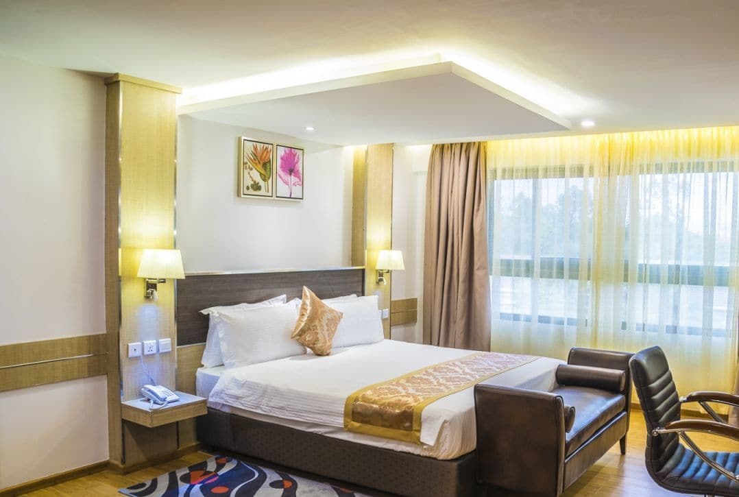 DELUXE, SUITE