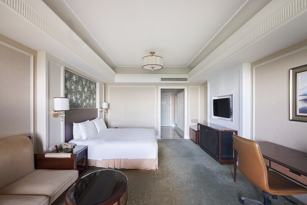 SUPERIOR, KING BED, OCEAN VIEW