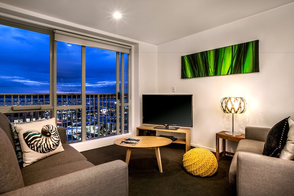 Barclay Suites 43/61