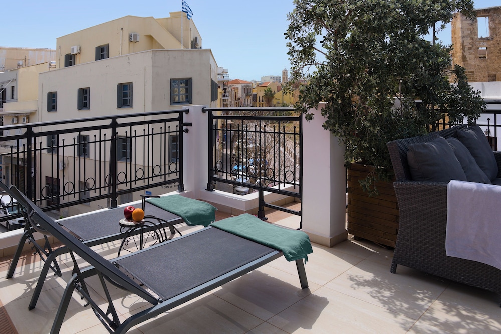 Nival Luxury Suites 7/50