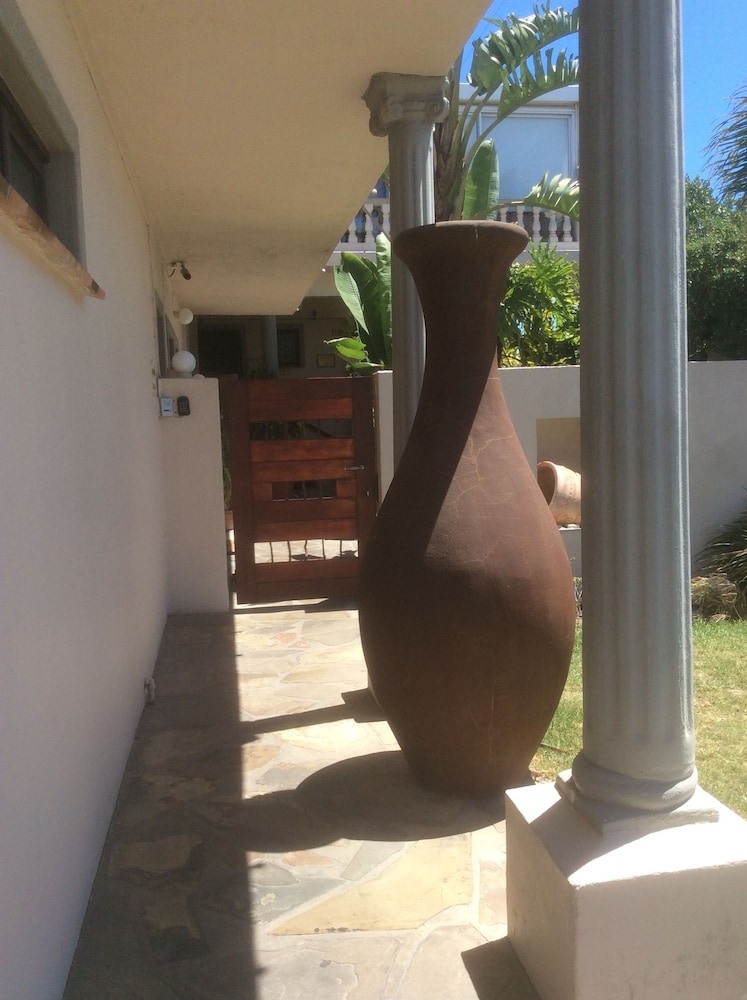 Melkbosch Guesthouse 40/50