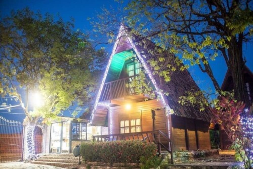 Chalet Suisse Hotel 6/50