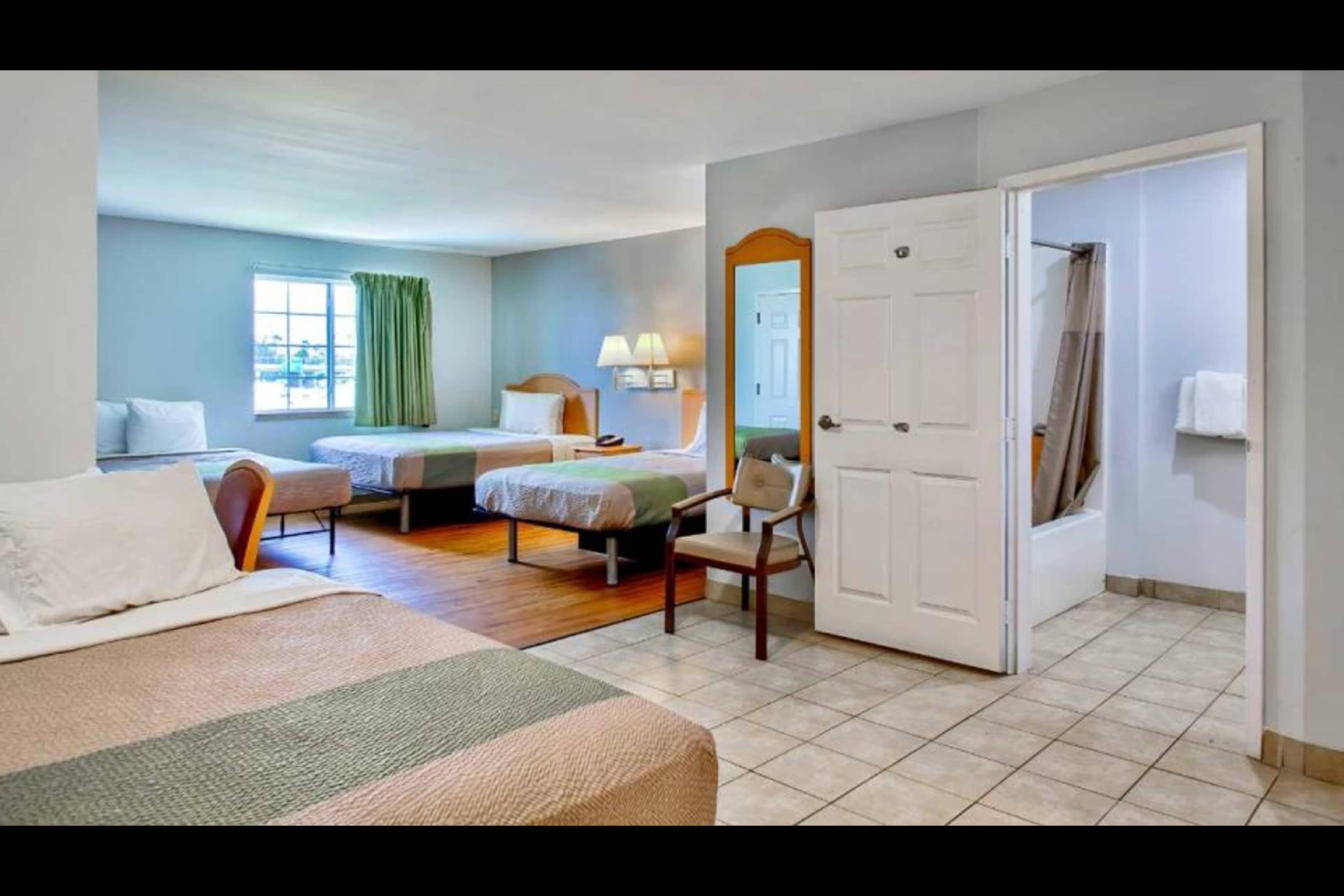 Oyo Townhouse Sulphur,LA Extended Stay I-10 13/27