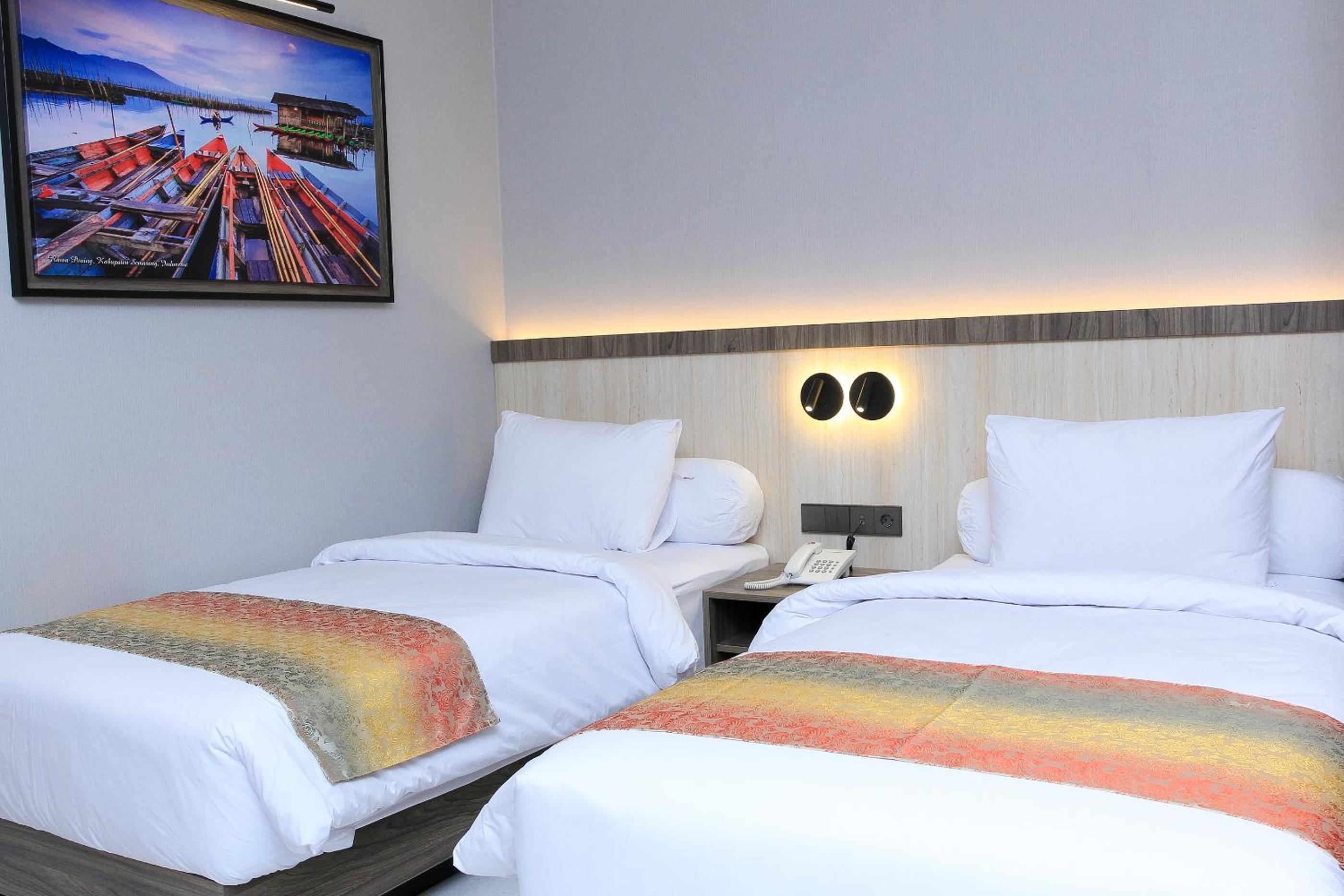 DELUXE, TWIN BEDS