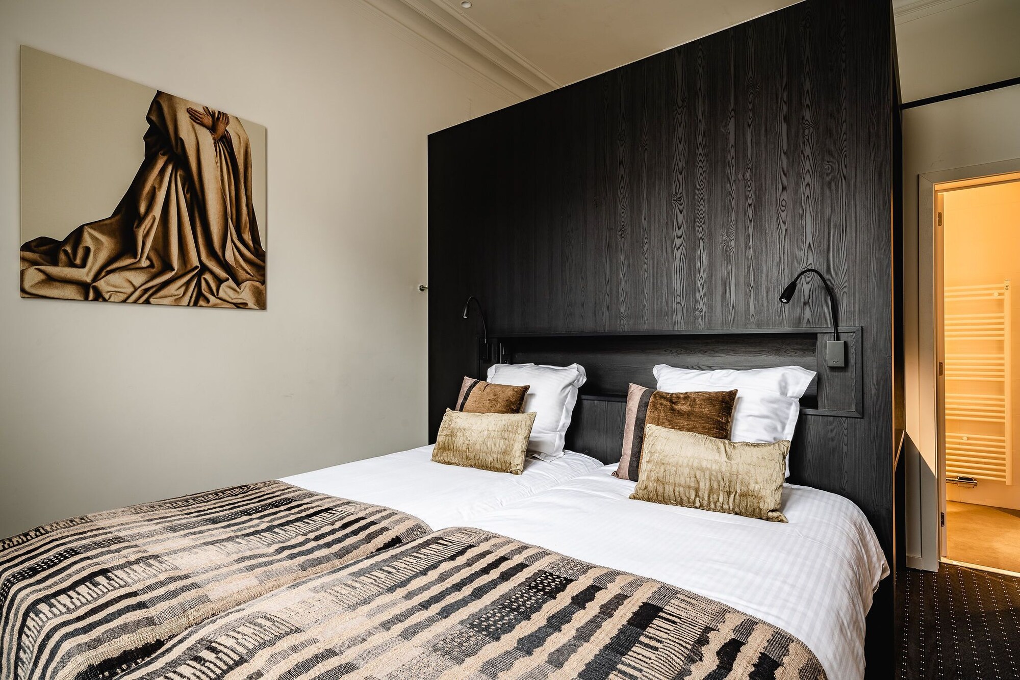 STANDARD, DOUBLE OR TWIN BED