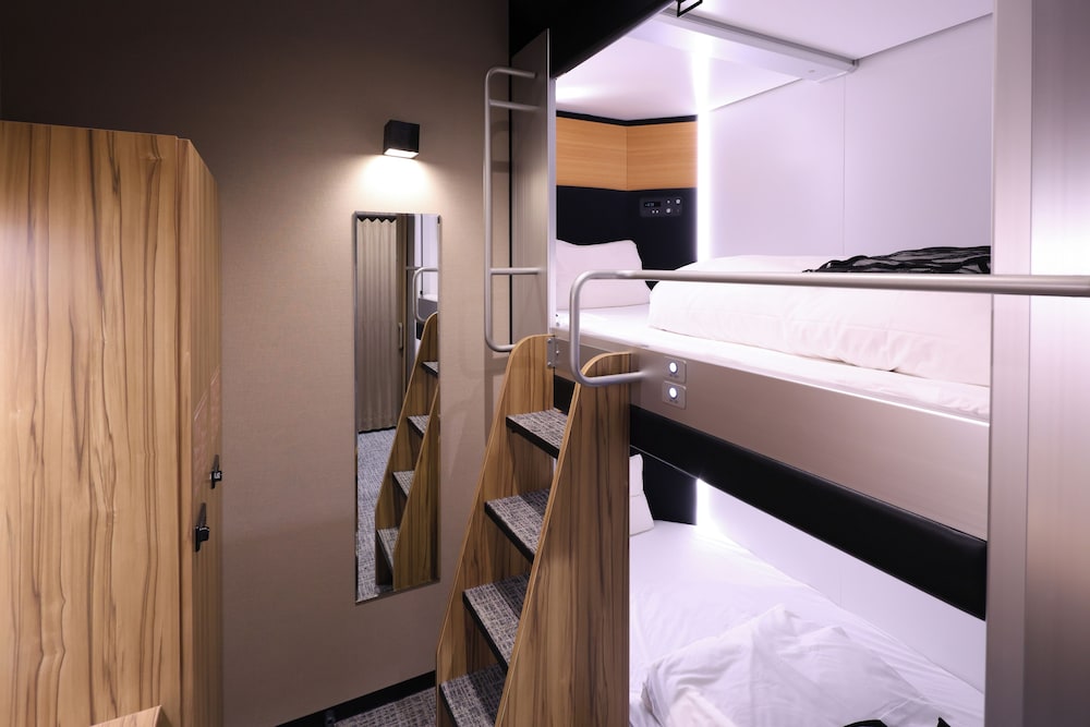 Global Cabin Yokohamachukagai 9/69