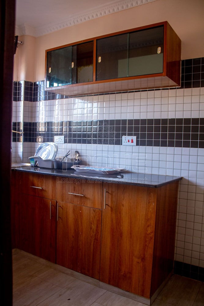 Toque Hotel & Lounge 12/50