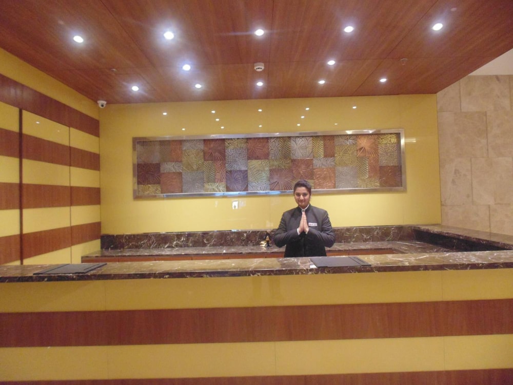 P L Palace Lords Inn Agra 7/60