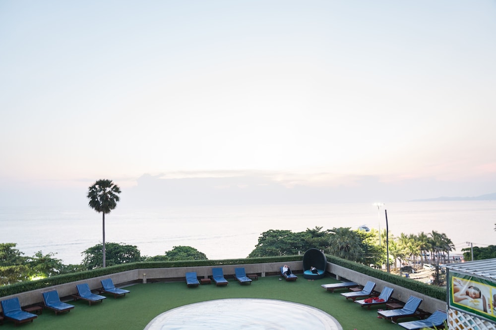 Grand Jomtien Palace Hotel 40/42