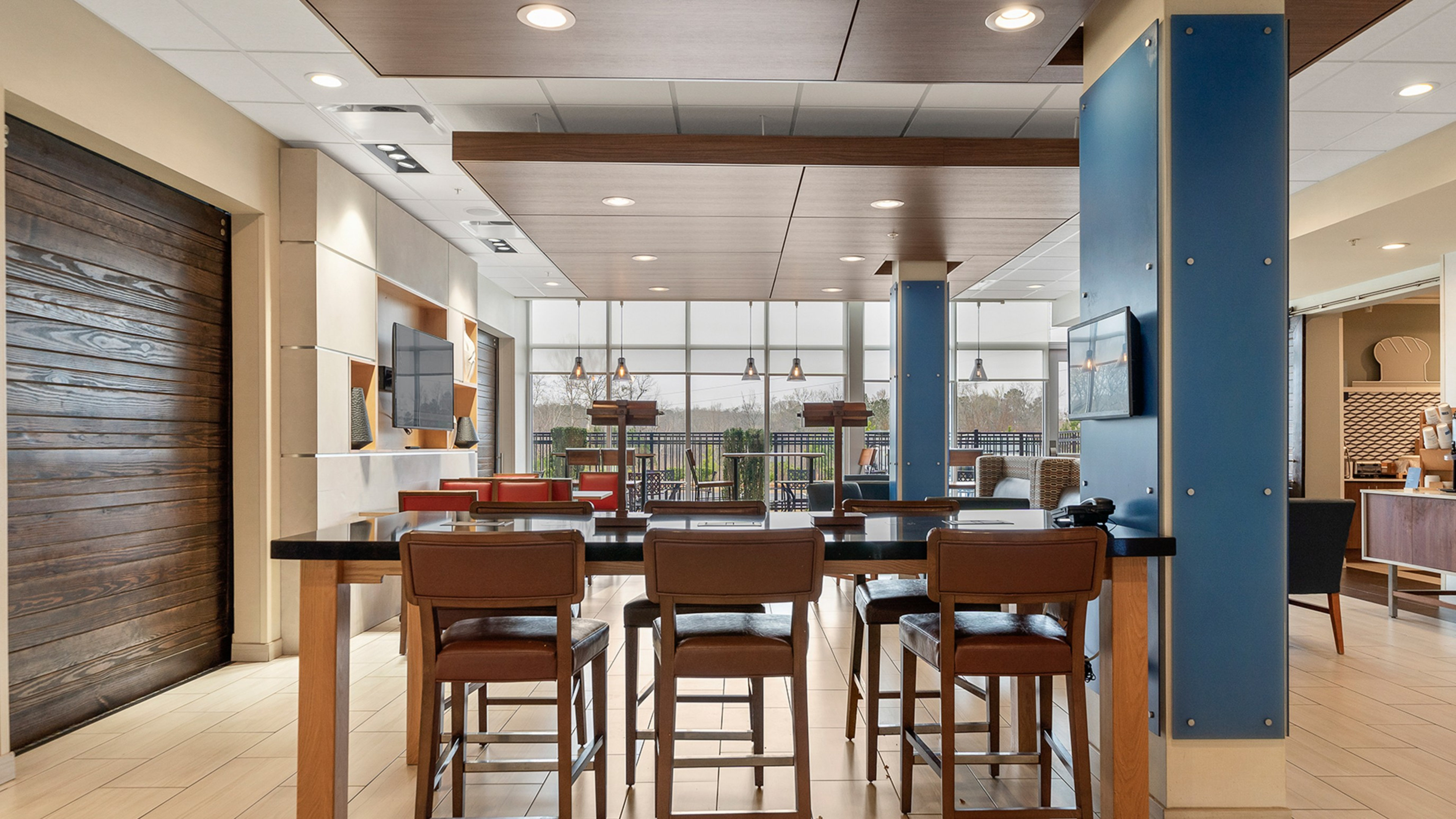 Holiday Inn Express Macon North 44/69