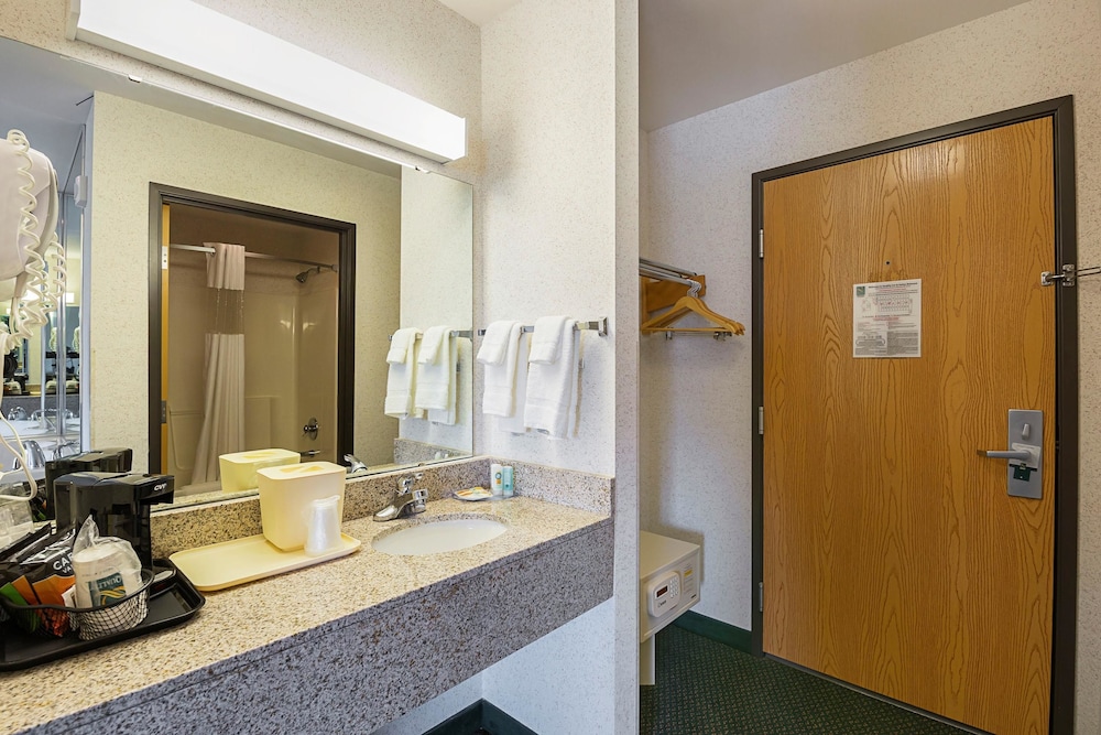 Quality Inn & Suites Belmont - Platteville 26/44