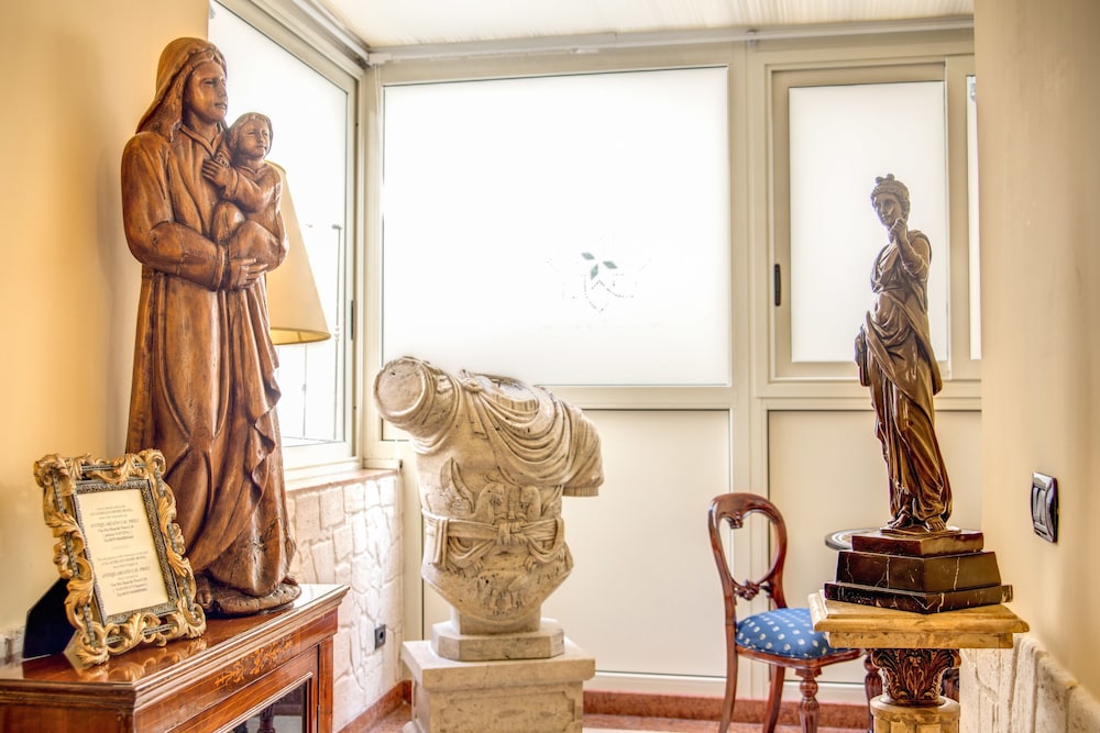 Aurelius Art Gallery Hotel 33/54