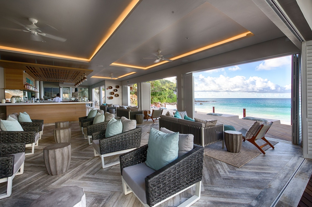 Carana Beach Hotel 46/68