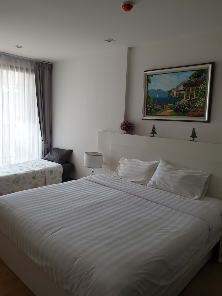 The Astra Luxury Suit condo 15/50