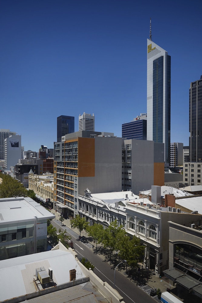 IBIS PERTH 2/70