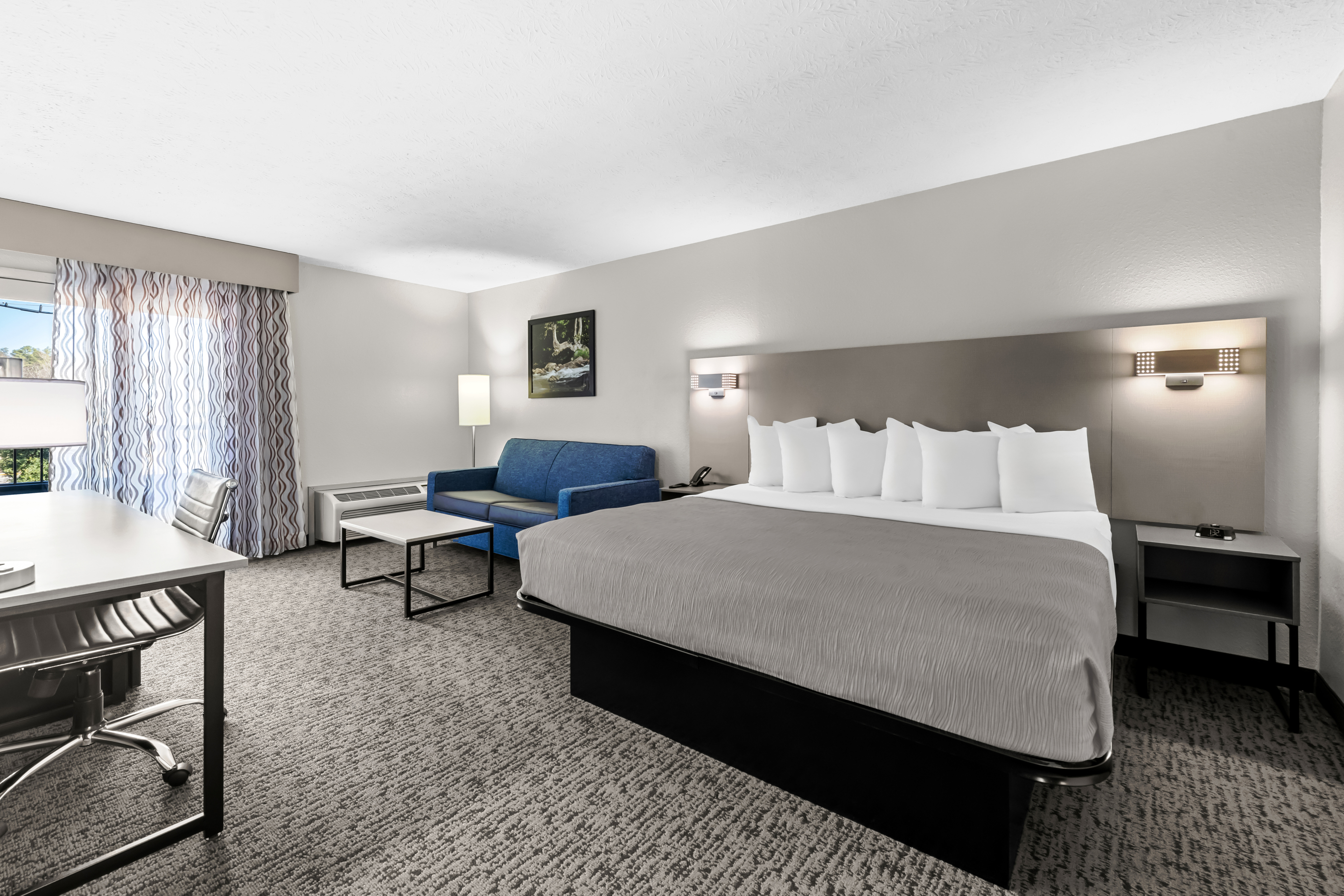 SUITE, KING BED