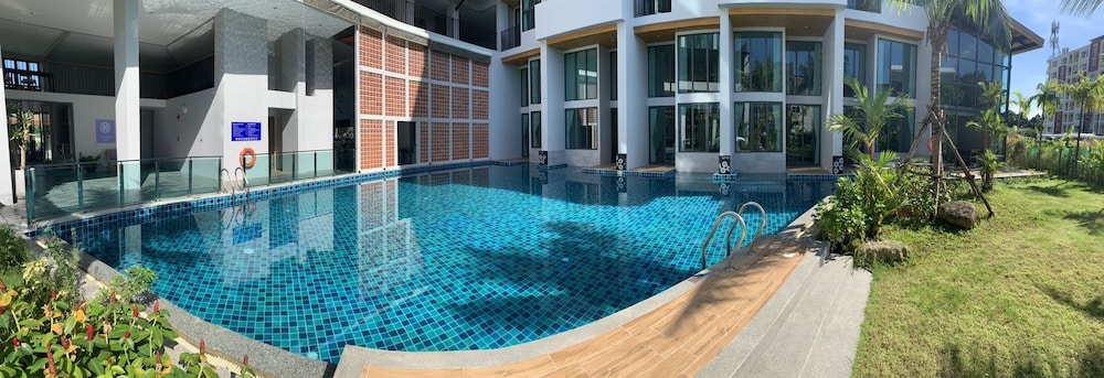 Atom Phuket Hotel -SHA Plus 46/50