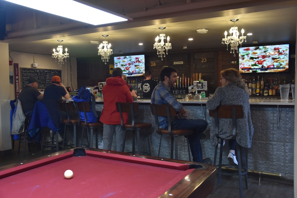 Canmore Hotel Hostel 32/38