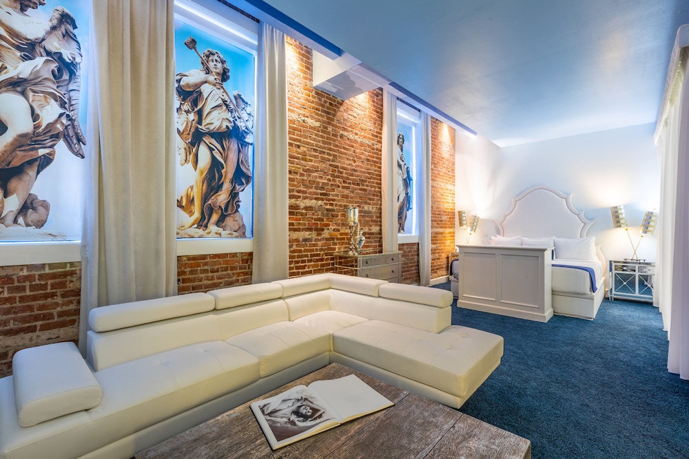 The Saint Hotel, New Orleans, French Quarter, Autograph Collection 32/42