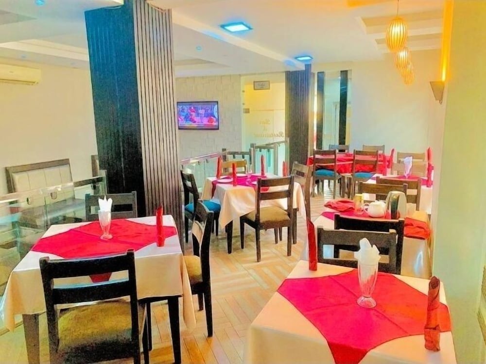 Oakspring Hotel &amp; Luxury Suites 45/50