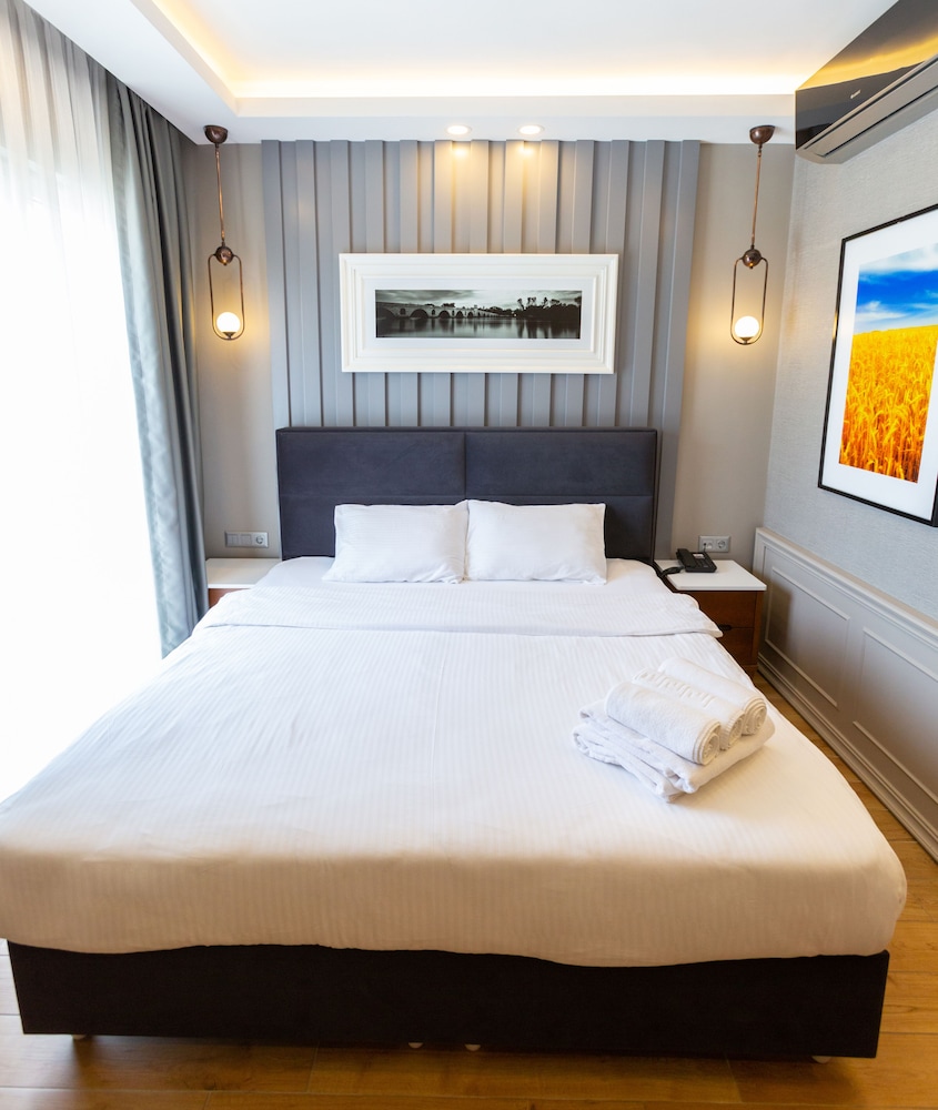 Deluxe, King Bed