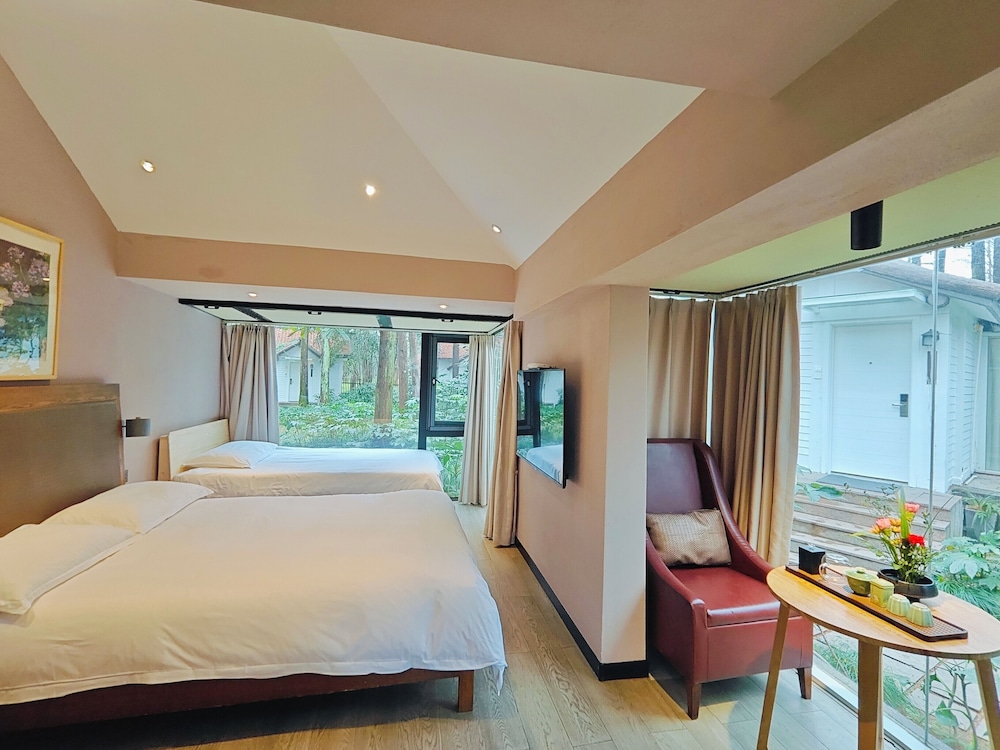 Lotus Glade Hotel 15/50