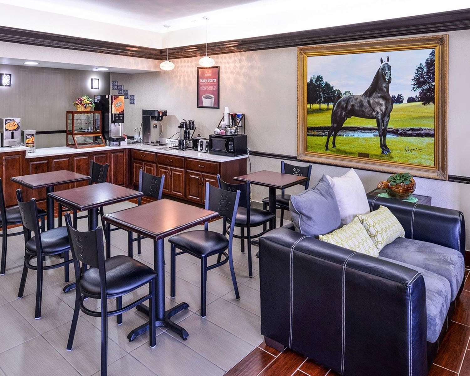 Econo Lodge Inn and Suites Shelbyville 15/21