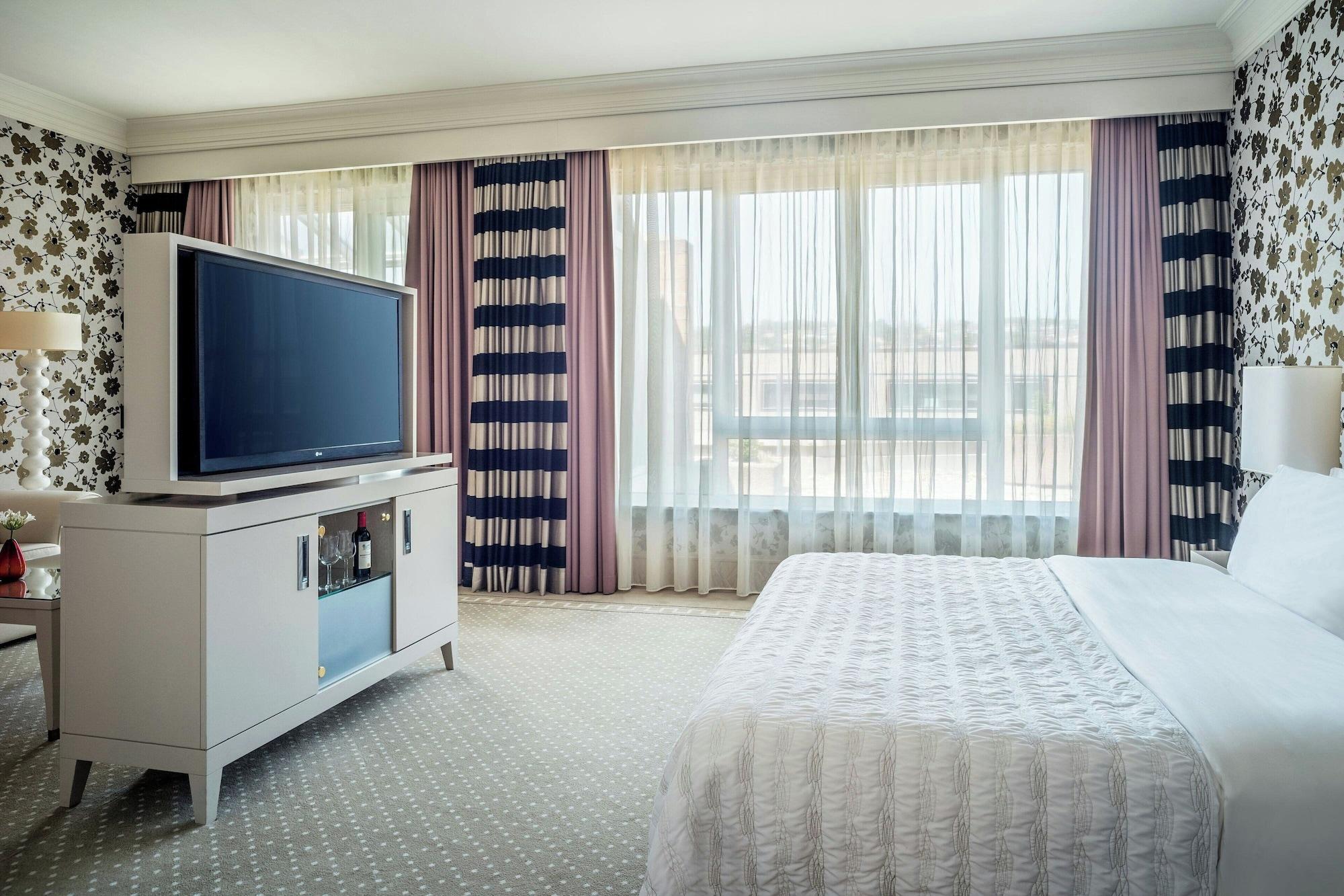 1 Bedroom, Suite, City View