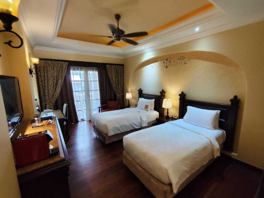 RIVER, DELUXE, TWIN BEDS