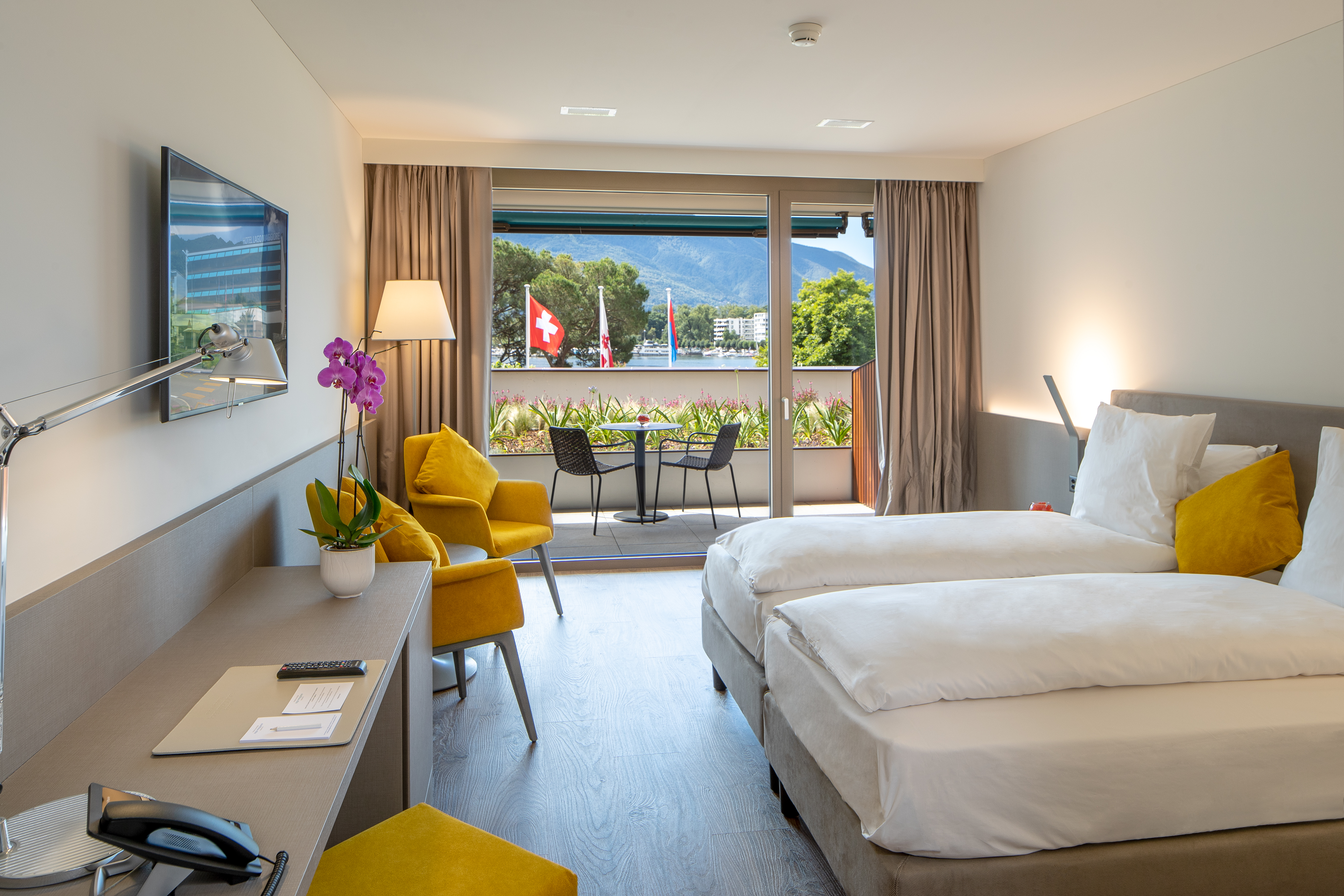 Room, Double Bed, Partial Lake View