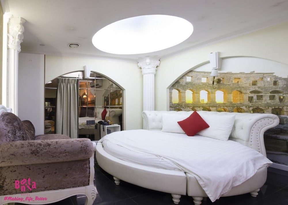 Collection O District 10 - Bonita Grand Hotel 36/50