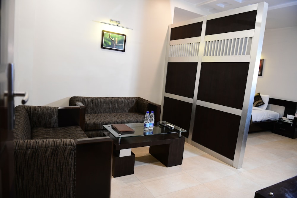HOTEL RAVISHA CONTINENTAL 16/21
