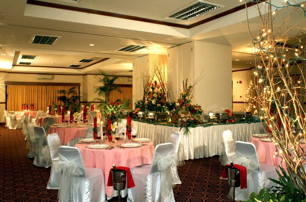 Prime Plaza Hotel Purwakarta 32/56