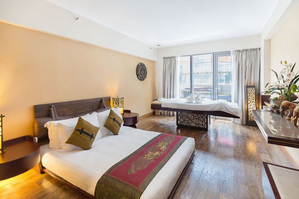 Regal Airport Hotel 34/67