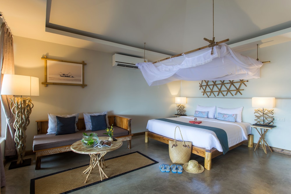Lagoon, Yor, King Bed