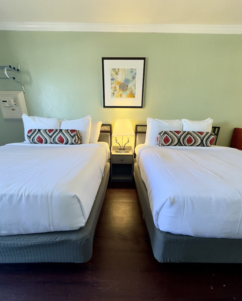 Marina Village Inn 17/50