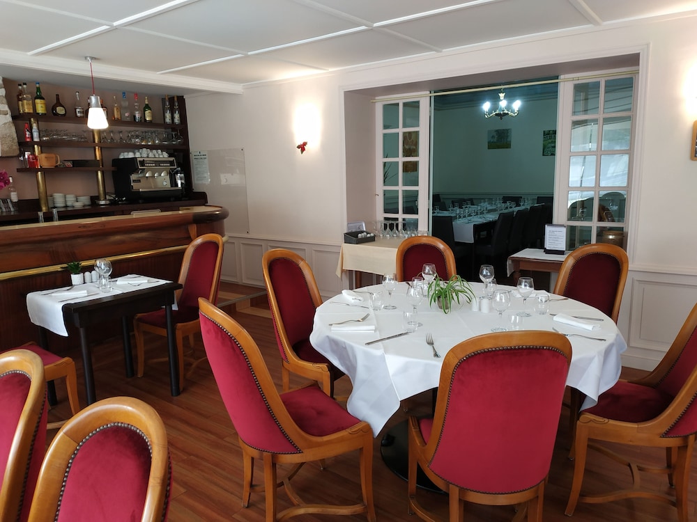 BRIT HOTEL LA CROIX BLANCHE 46/60
