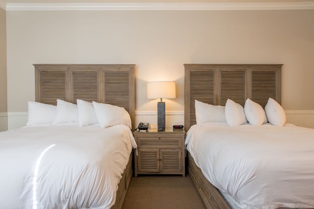 CARRIAGE HOUSE, QUEEN BED, ACCESSIBLE