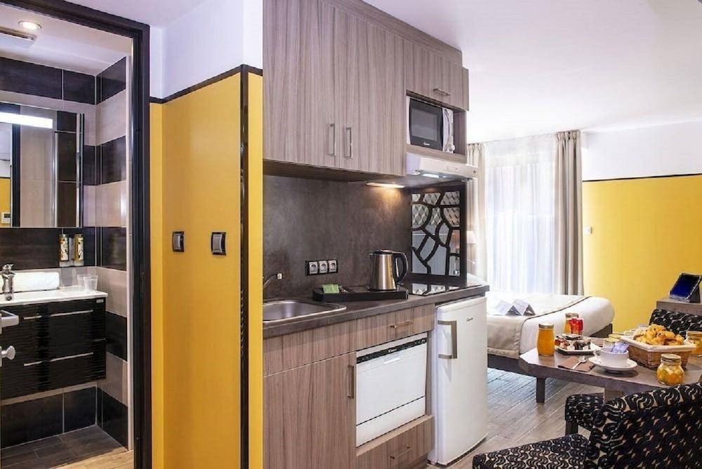 Unique Hotel & Residence 43/44