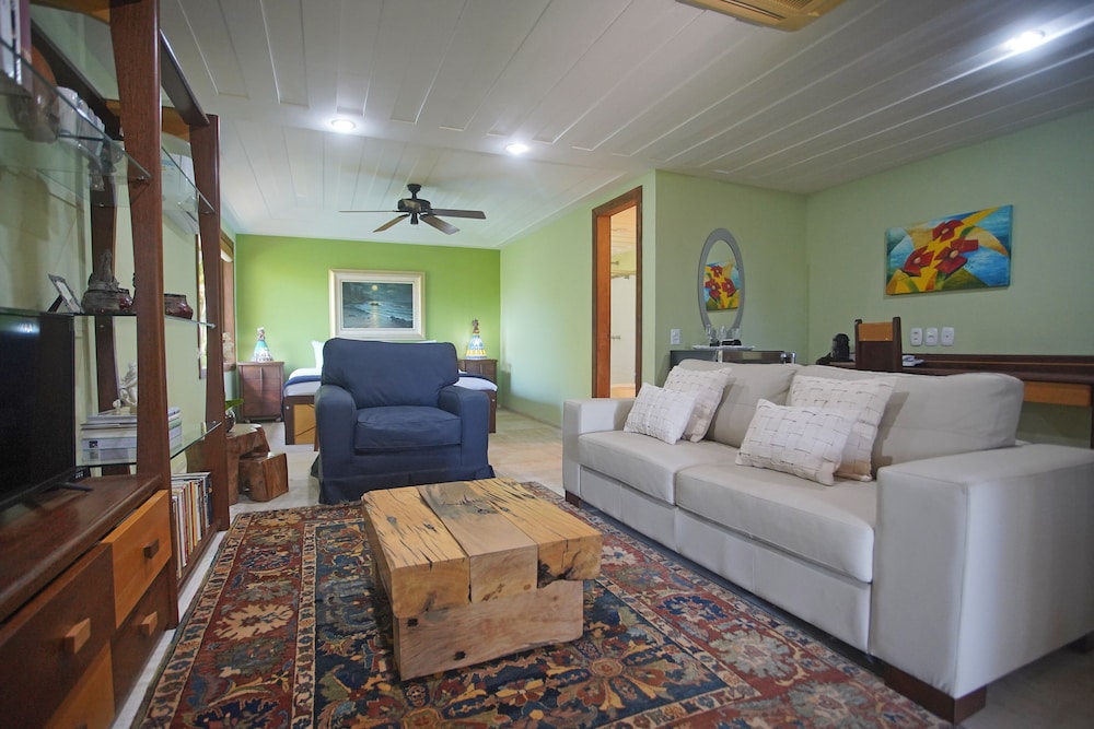 Cliffside Luxury Inn 29/48