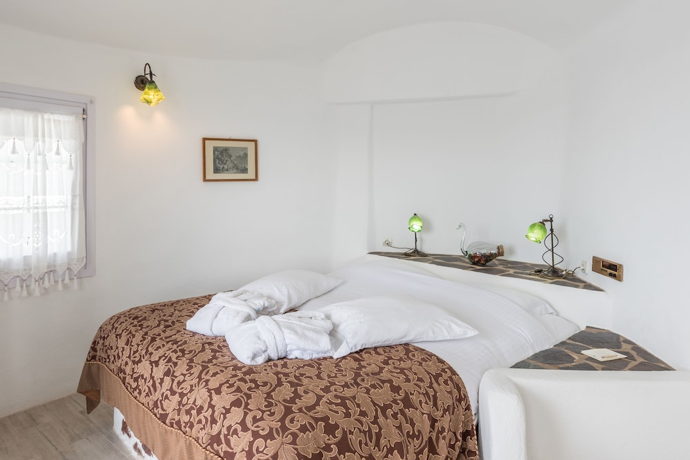 SUPERIOR, SUITE, CALDERA VIEW, JETTED TUB