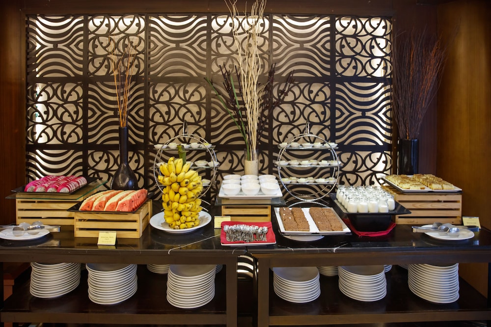 Paradise Suites Hotel 55/66