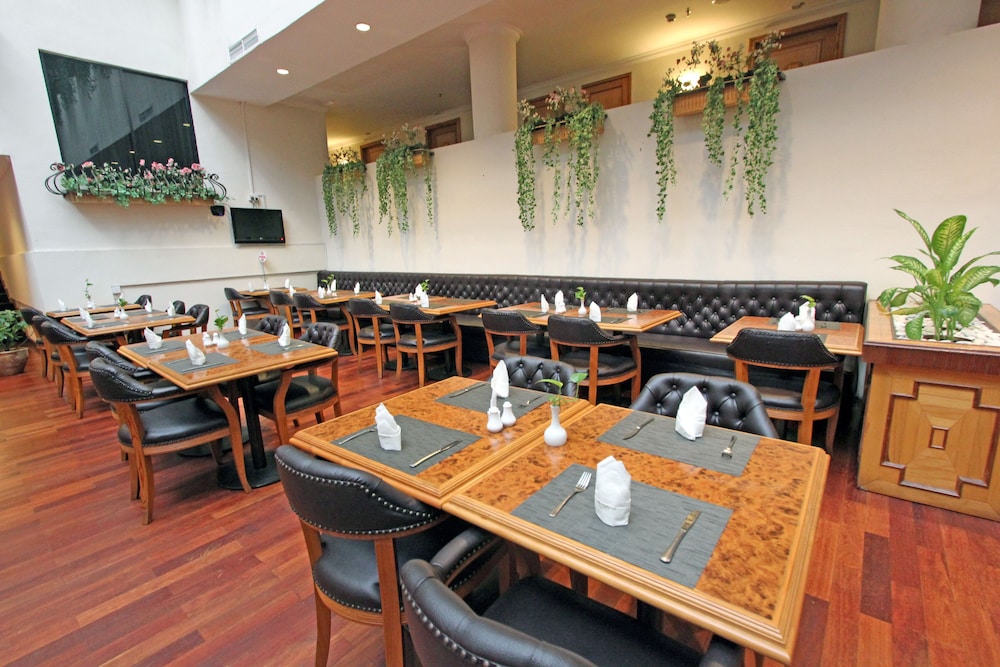 Harmoni Suites Hotel 27/33