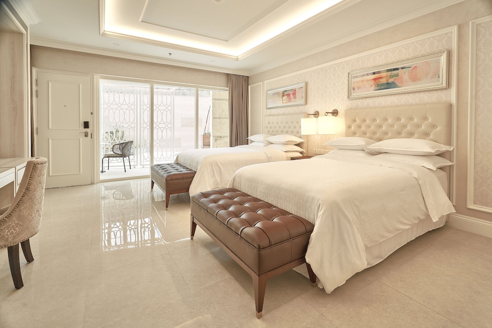 Sheraton Grand Danang Beach Resort and Spa 11/47