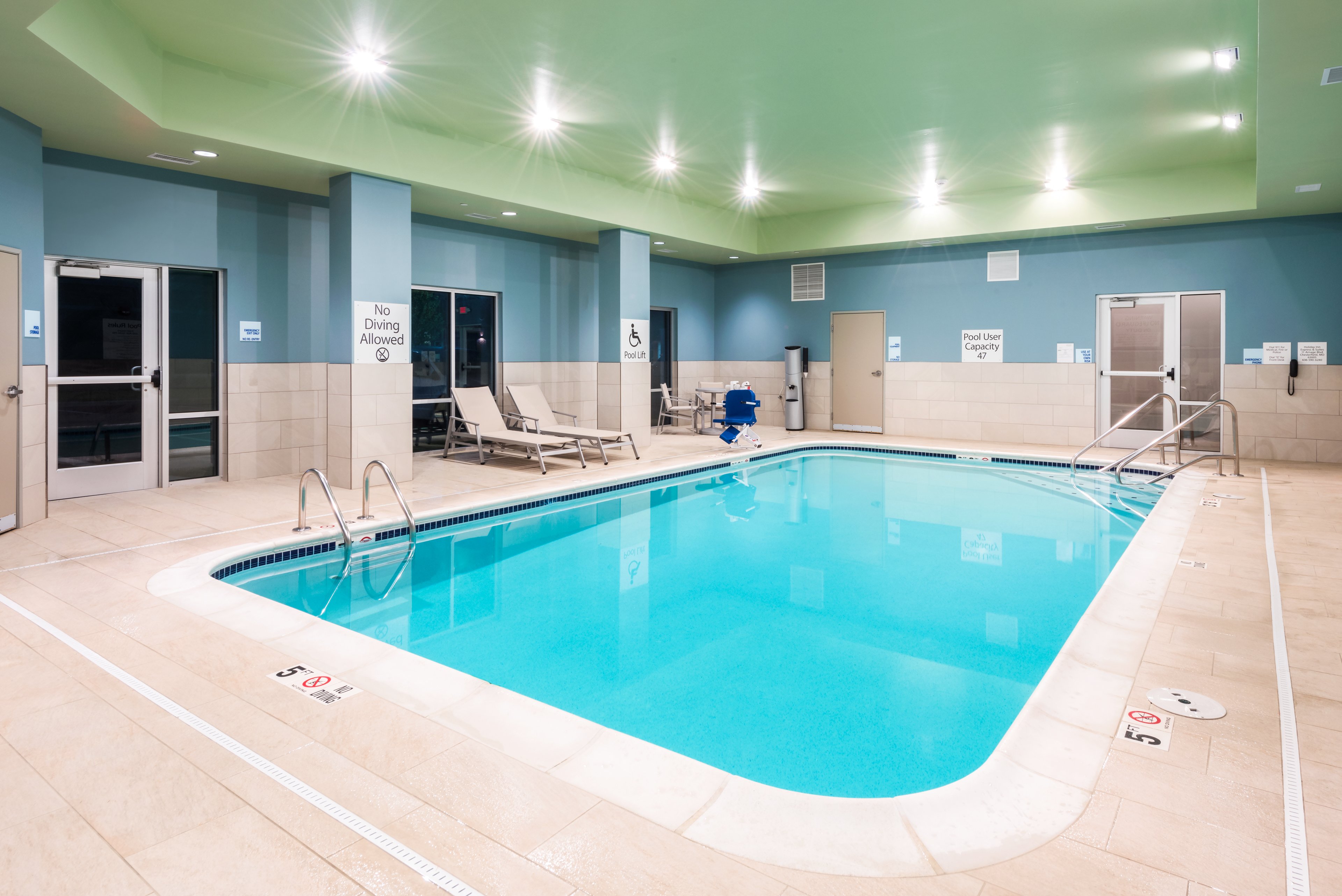 Holiday Inn Express Suites St Louis Chesterfield 26/46