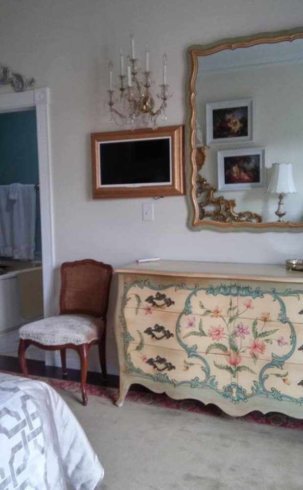 Inntiquity A Country Inn 33/50