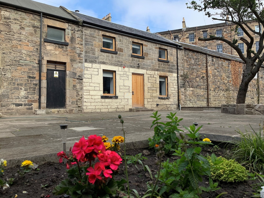 Cairn Hotel - Edinburgh 55/60