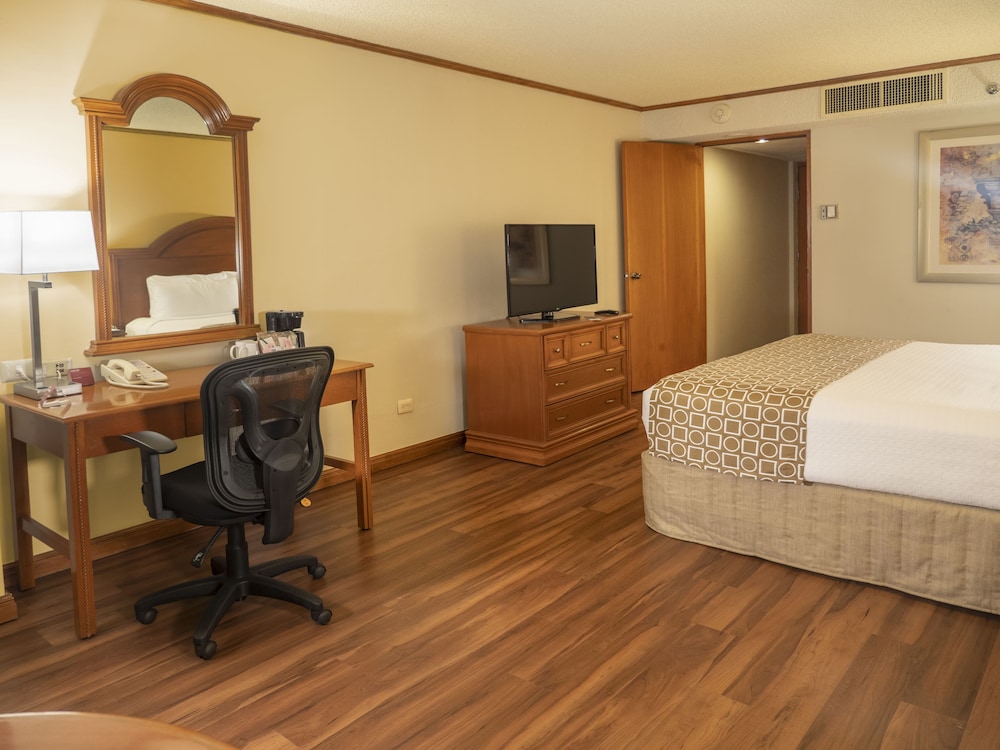 Crowne Plaza Monterrey 66/74